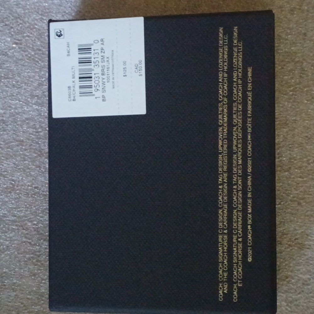 SOLD - COACH Boxed Small Zip Around Wallet With Snowy Bears Print - Picture 6 of 8